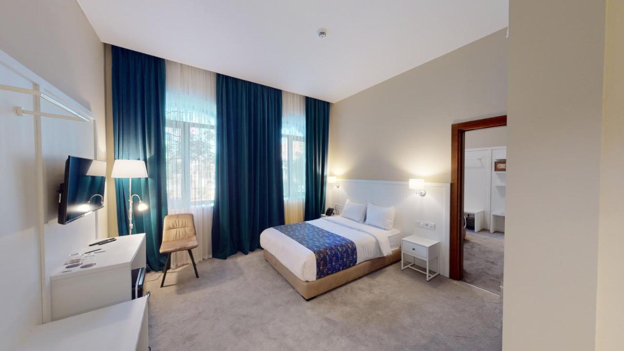 Epigraph Design Kosher Hotel Тбилиси Екстериор снимка